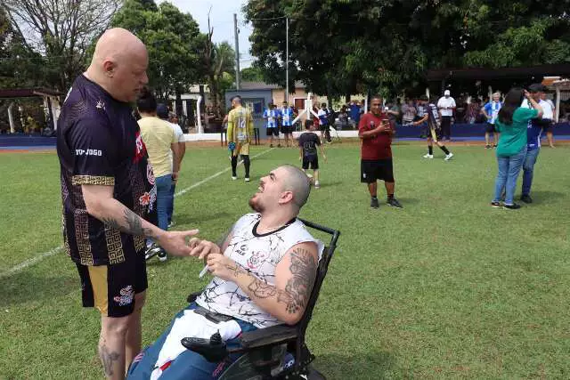 Futebol Solidário: Ídolos em Campo Arrecadam Mais de 1.500 Brinquedos para Crianças em Campo Grande