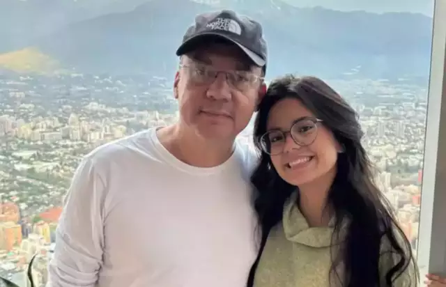 Emoção em Melodia: Pai Presenteia Filha com Canção de Nascença e Ela a Interpreta 15 Anos Depois