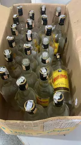 Caminhoneiro flagrado com carga de garrafas de uísque que seriam usadas em falsificação em Campo Grande