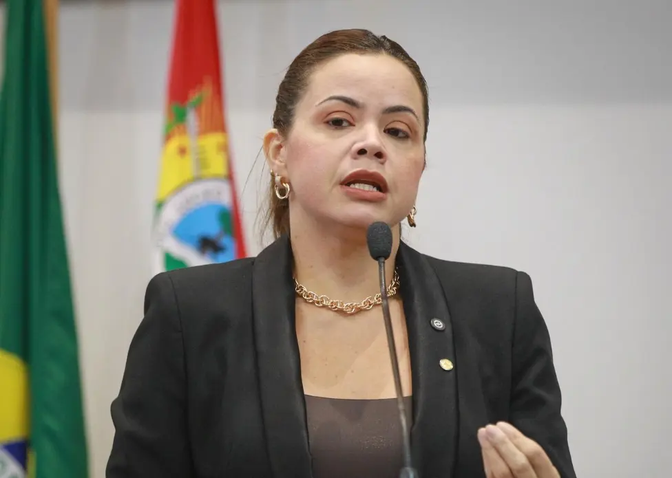 Michelle Melo Urge Governo do Acre a Acelerar Implementação do PCCR da Saúde