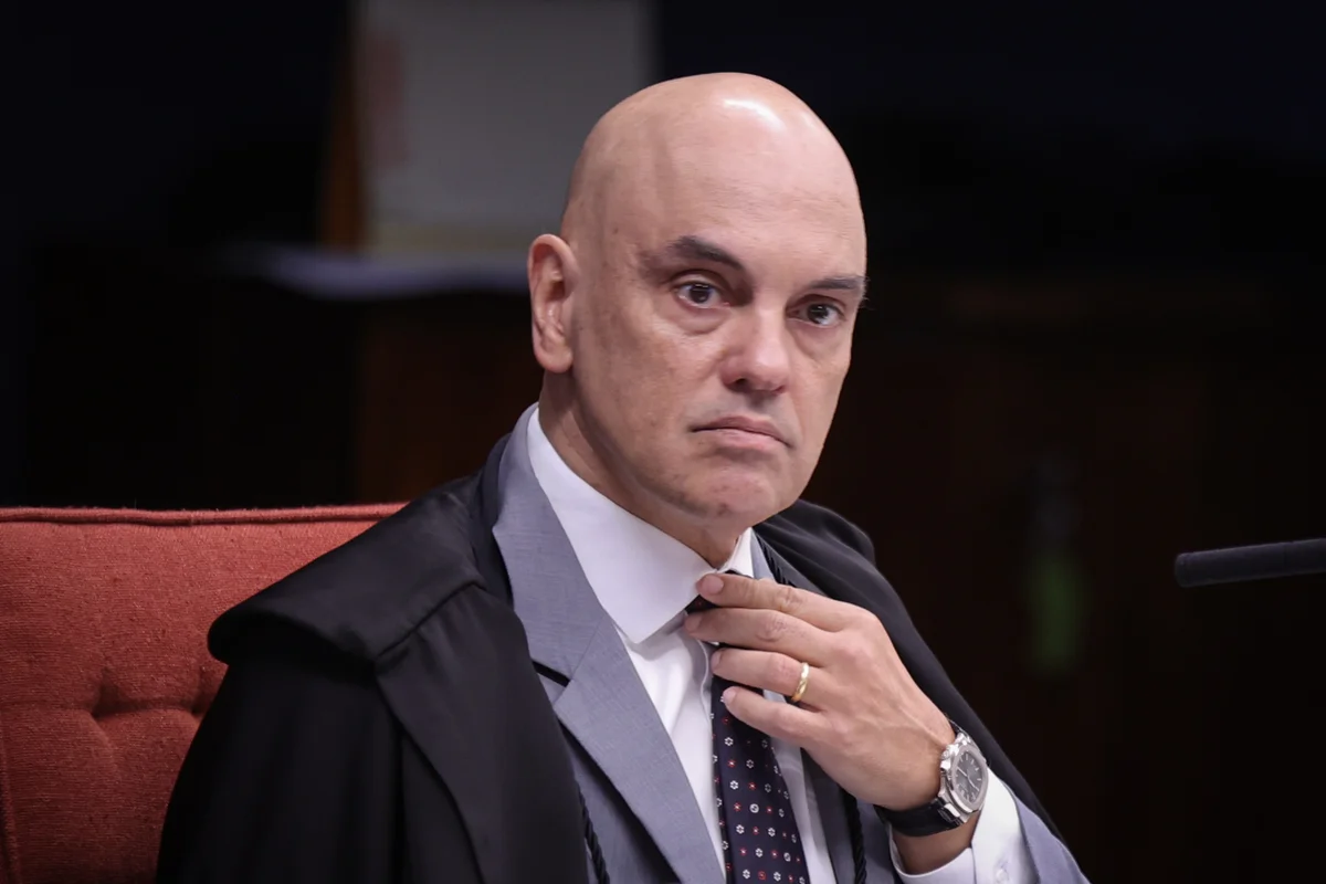 Moraes convoca Cláudio Castro para esclarecer operação letal no RJ