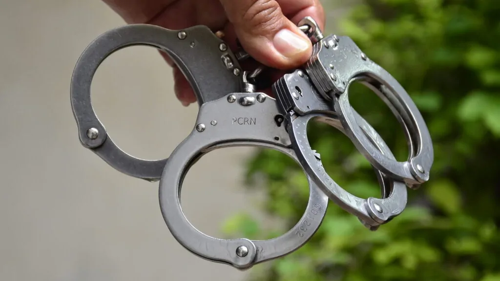 Ação Rápida da PM Resulta na Prisão de Ladrão e Recuperação de Mercadorias em Parelhas