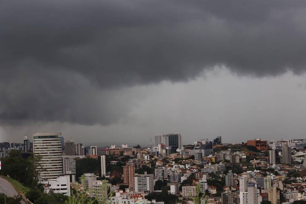 São Paulo em Alerta: Chuvas Intensas e Frio Persistente Atingem a Capital