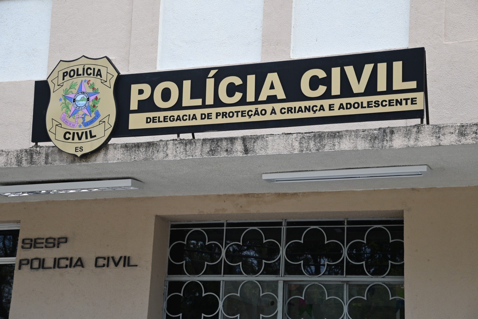 Alfredo Chaves: Padrasto é Preso por Abusar de Entregadas e Filmá-las Secretamente