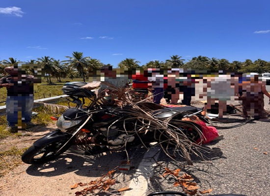 Pneu estourado causa acidente com moto e deixa dois feridos em Itaporanga D’Ajuda