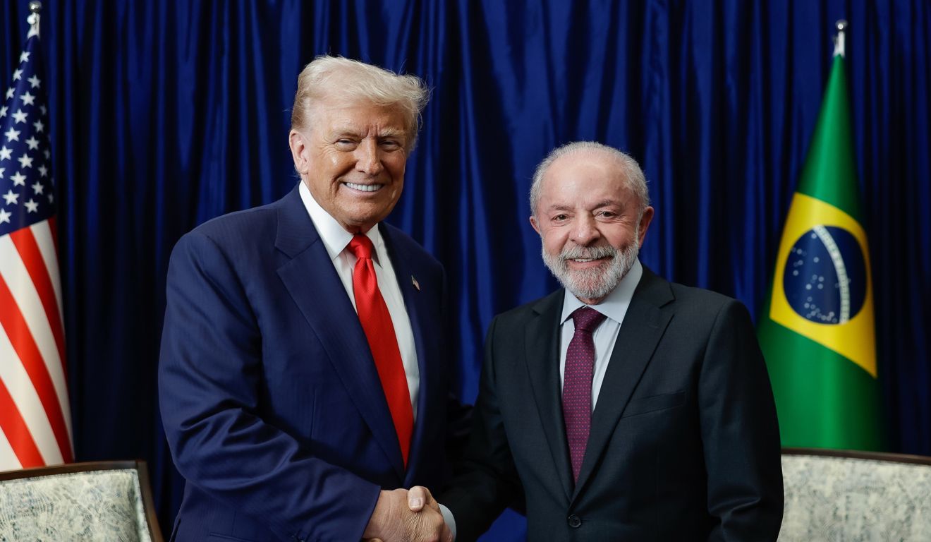 Lula e Trump Dialogam na Malásia: Presidente Brasileiro Busca Suspensão de Tarifas em Encontro de 50 Minutos