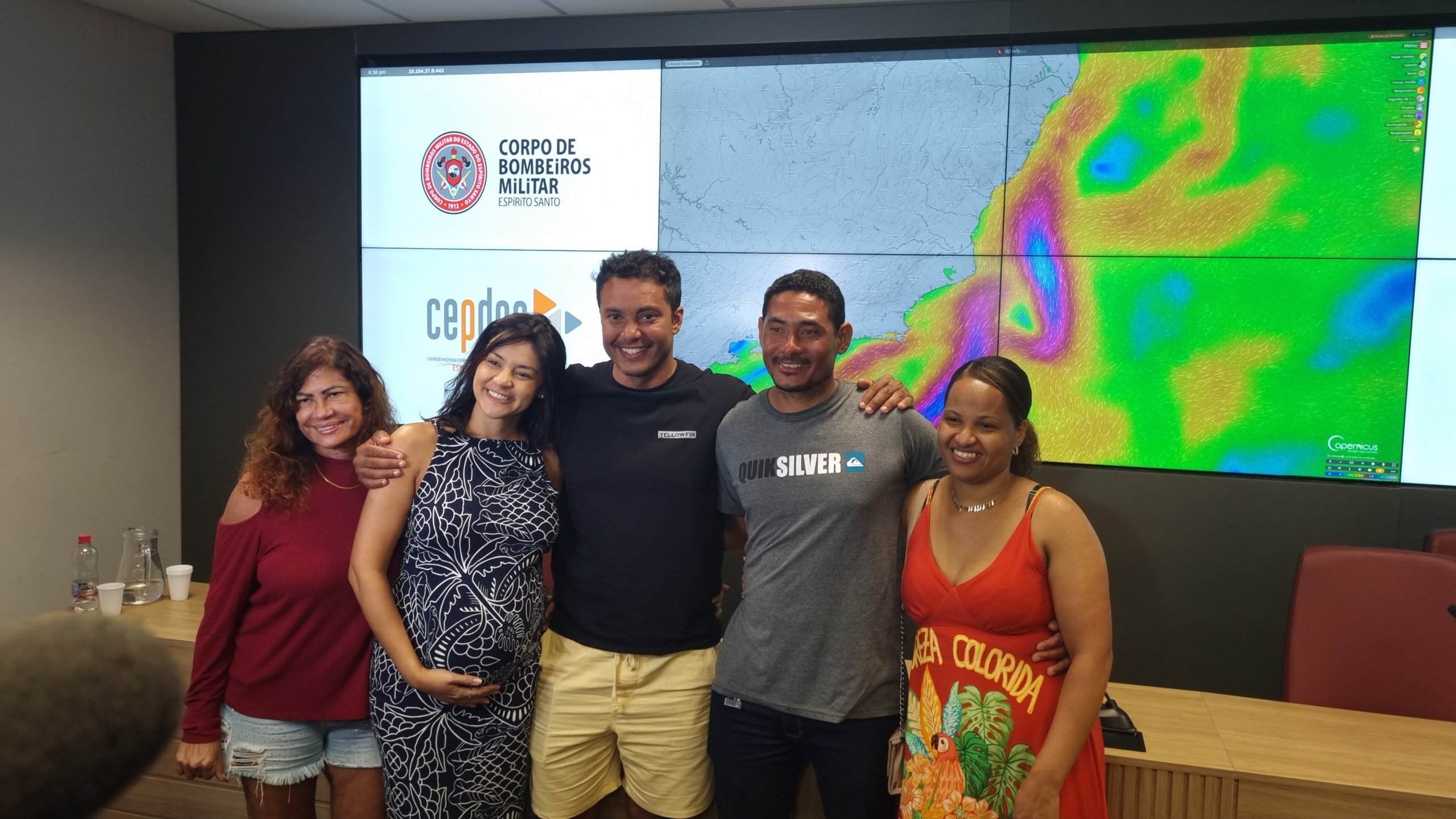 Sobrevivência no Mar: Empresário e Amigo Relatam 50 Horas à Deriva, Baleia e ‘Vela’ Improvisada