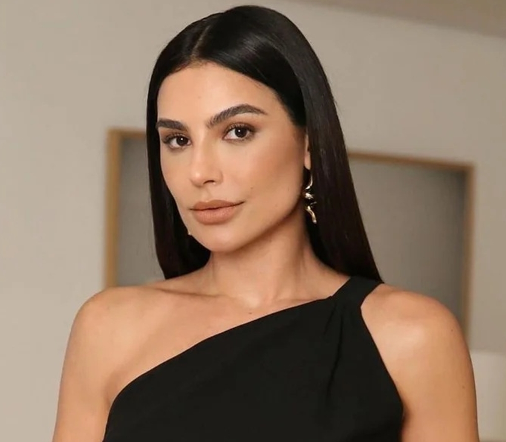 Cíntia Chagas responde crítica de colunista e defende: ‘Nenhuma mulher merece apanhar, independente de ideologia’