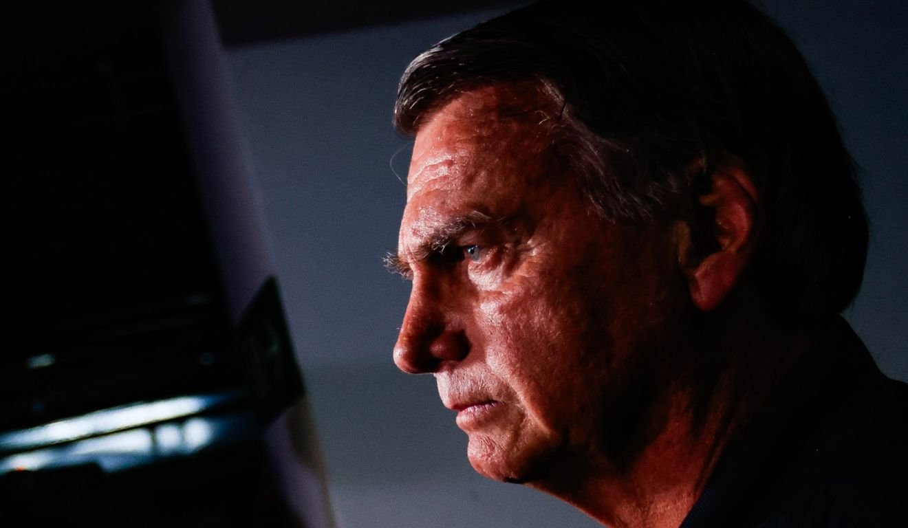Bolsonaro: Crise de Soluços Leva Moraes a Autorizar Atendimento Médico Domiciliar