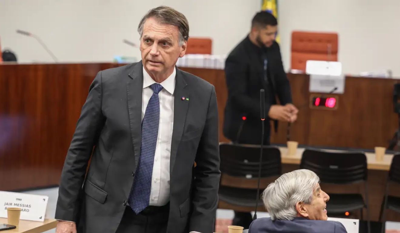 Bolsonaro Contesta Condenação por Tentativa de Golpe e Alega Cerceamento de Defesa no STF
