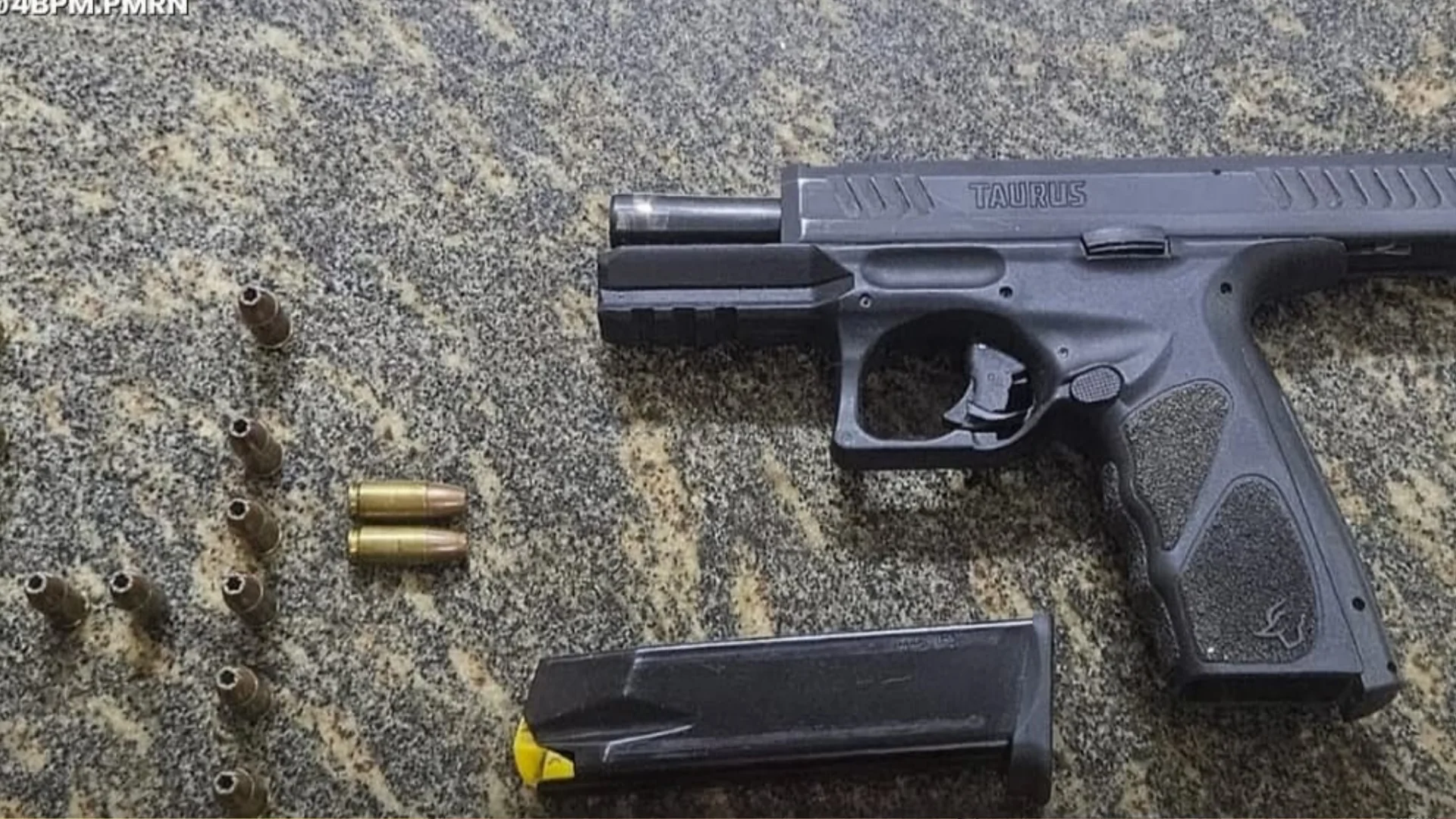 Agressor Preso com Pistola Após Denúncia de Violência Doméstica em Natal