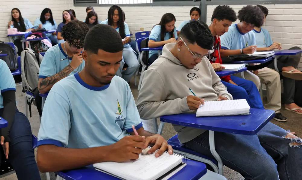 Pé-de-Meia: MEC Libera 8ª Parcela do Incentivo para Estudantes do Ensino Médio