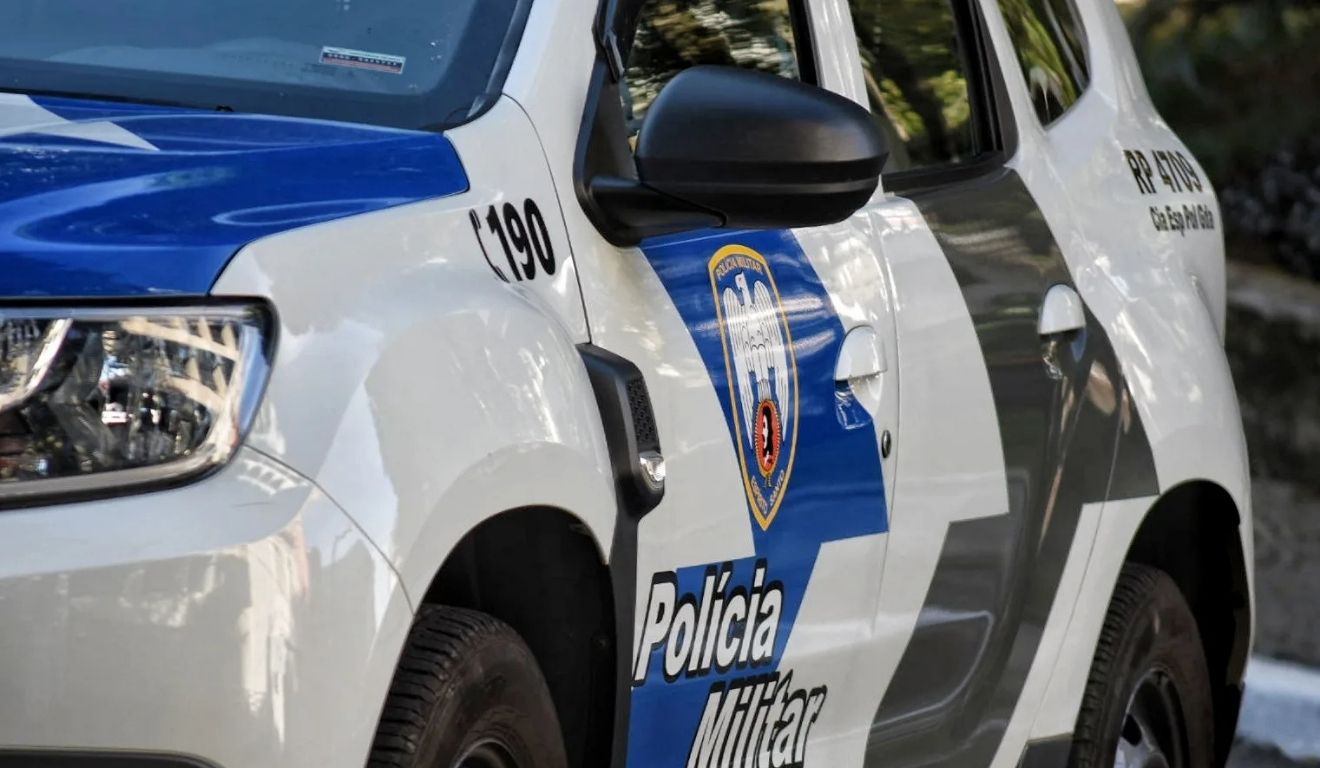 Adolescente Escapa de Atentado: Jovem Baleado a Caminho da Casa da Namorada na Serra