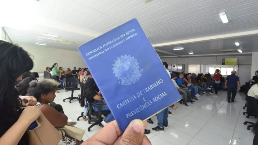 Micro e Pequenas Empresas Impulsionam Criação de Vagas no RN em Agosto, Apesar de Alerta de Desaceleração