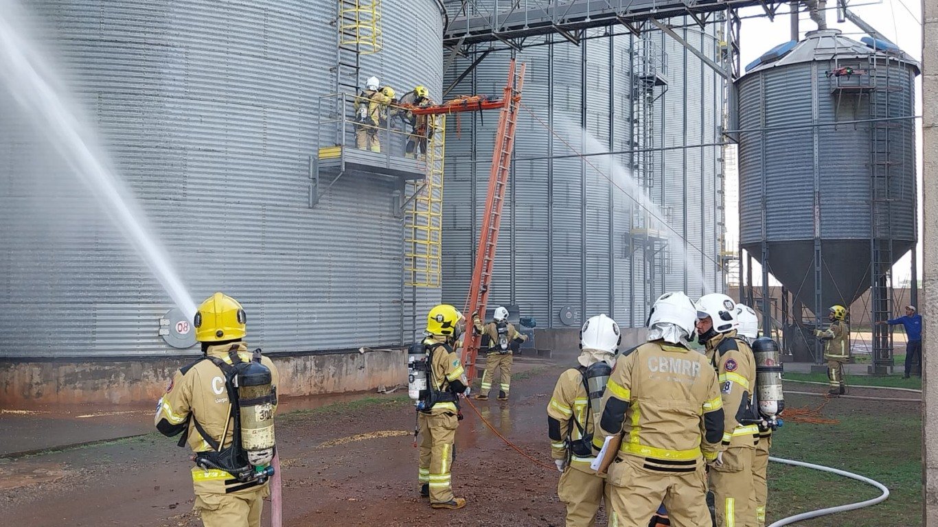 Bombeiros de Roraima Simulam Incêndio em Indústria e Aprimoram Táticas de Combate