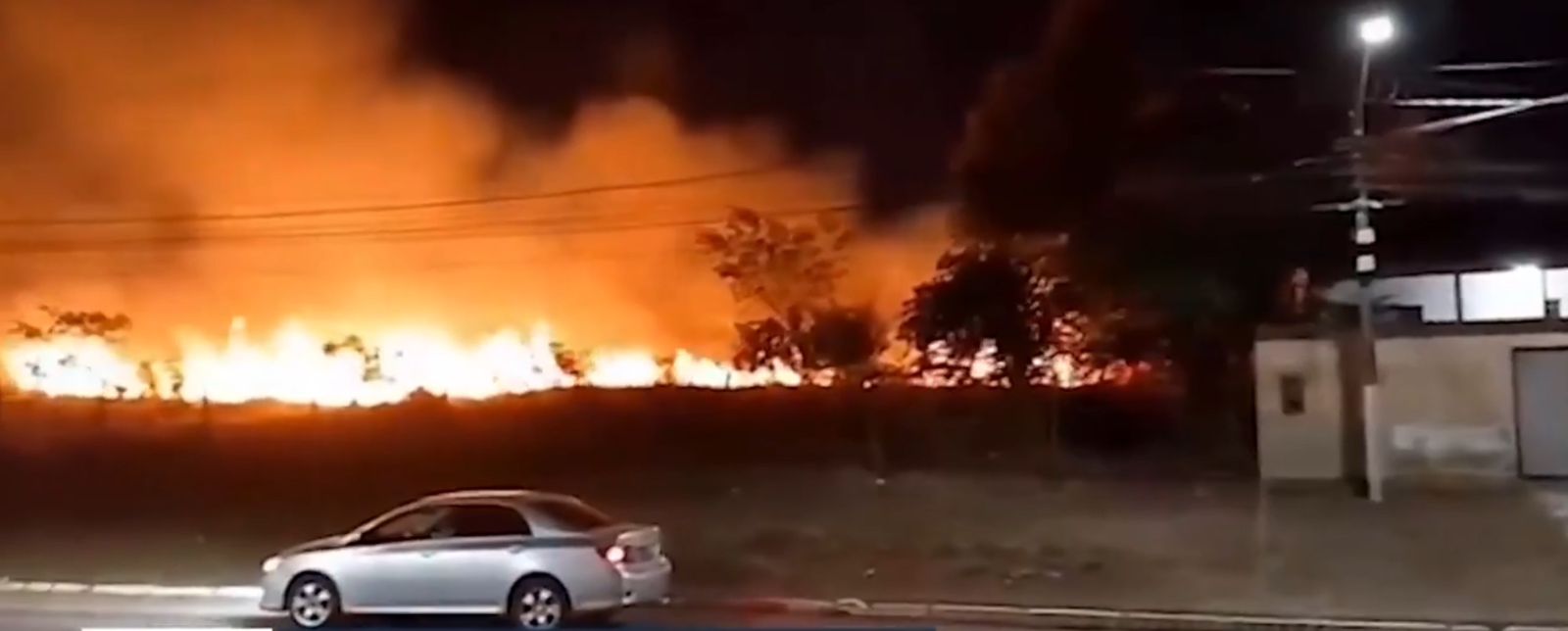 Incêndio Devasta Área da Polícia Militar em Pindaré-Mirim; Bombeiros Lutam Contra as Chamas