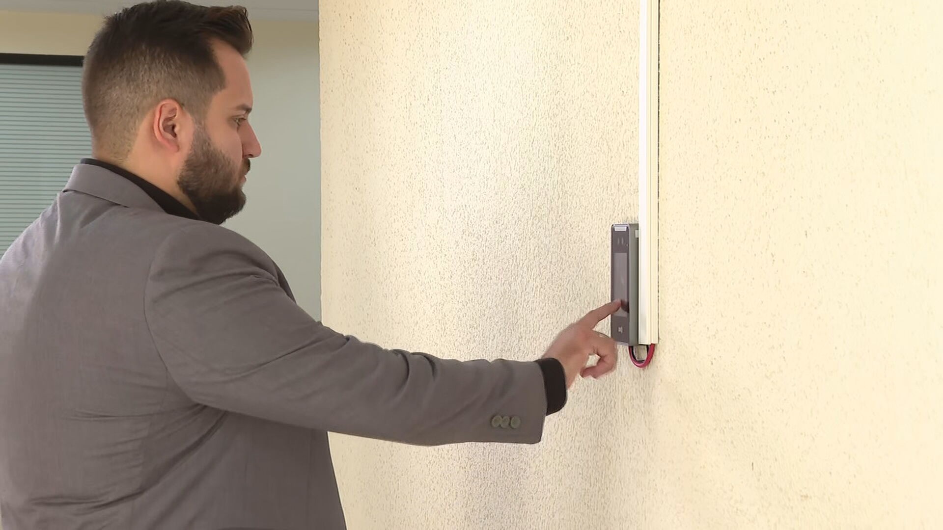 Taubaté implementa controle de ponto para servidores após decisão judicial