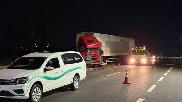 Batida entre carretas resulta em morte na BR-050 em Araguari