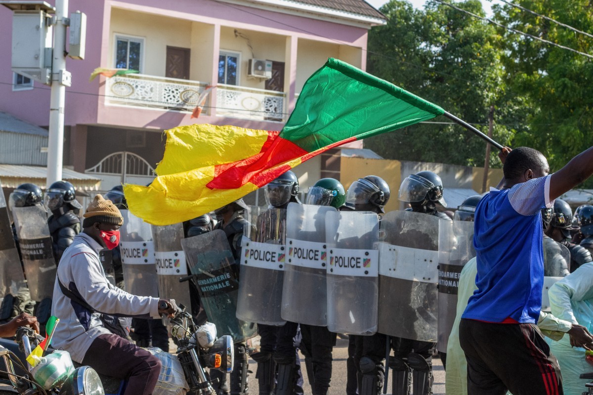 Quatro manifestantes morrem em meio a aumento de tensão em Camarões antes da divulgação dos resultados eleitorais
