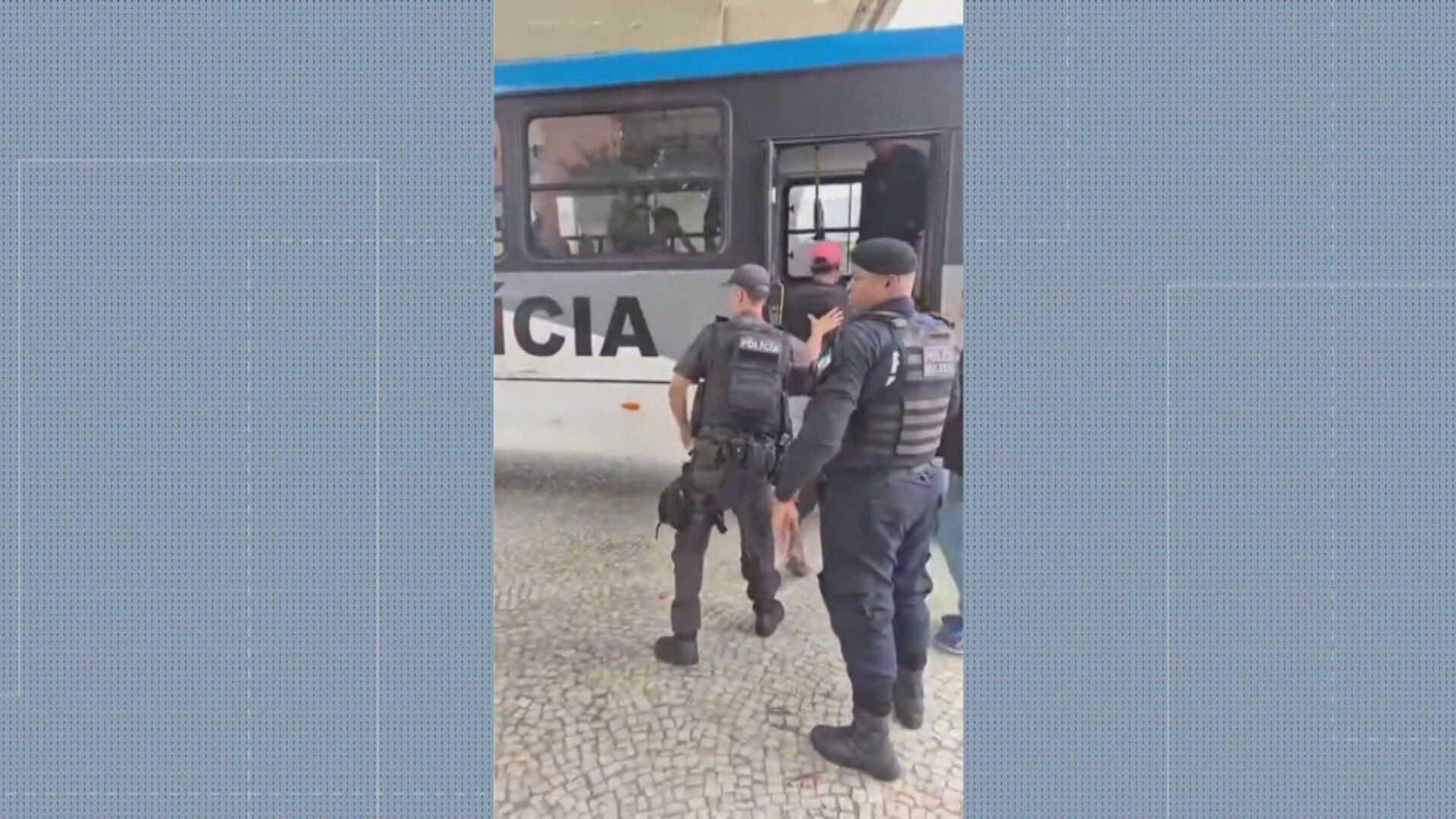 PM prende 18 guardadores ilegais ao redor do Maracanã