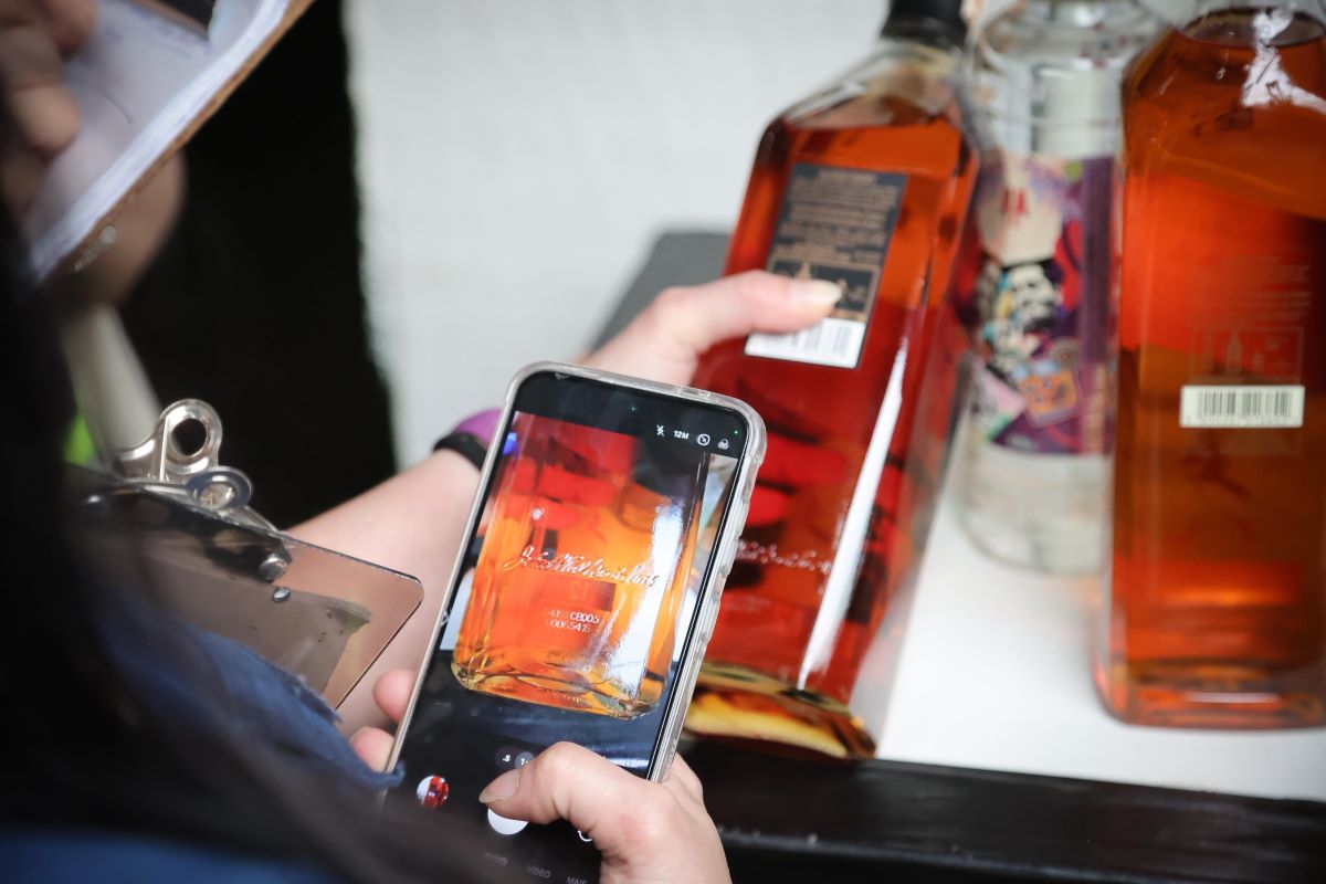 Polícia desmantela duas fábricas clandestinas de bebidas em São Paulo