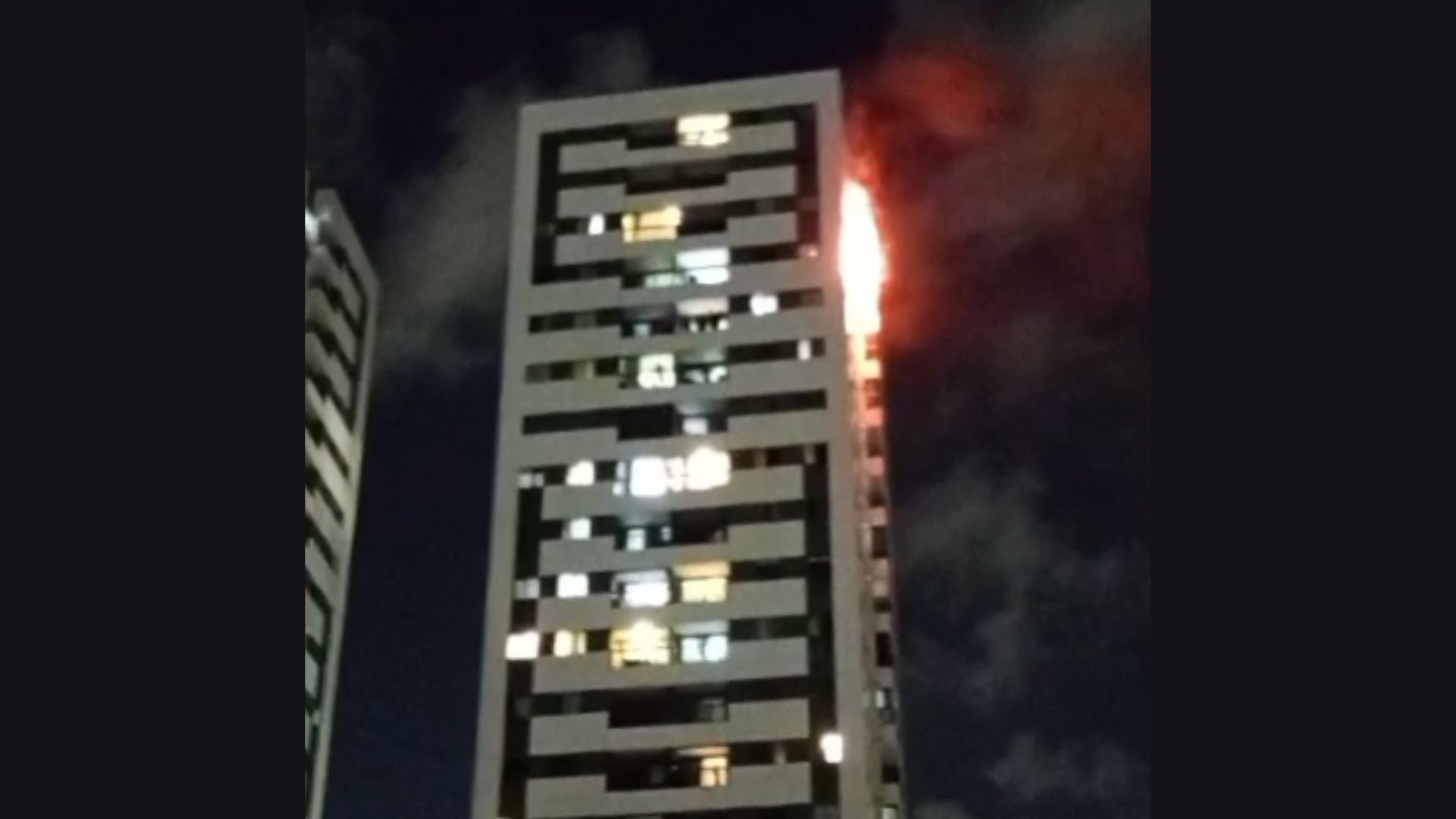 Incêndio atinge apartamento no Recife e homem é resgatado