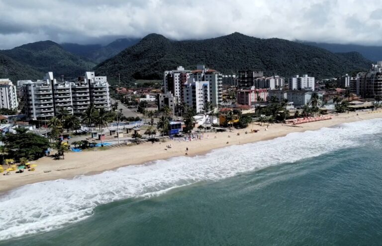 Vídeo de onda gigante atingindo Litoral Norte de SP foi feito com IA