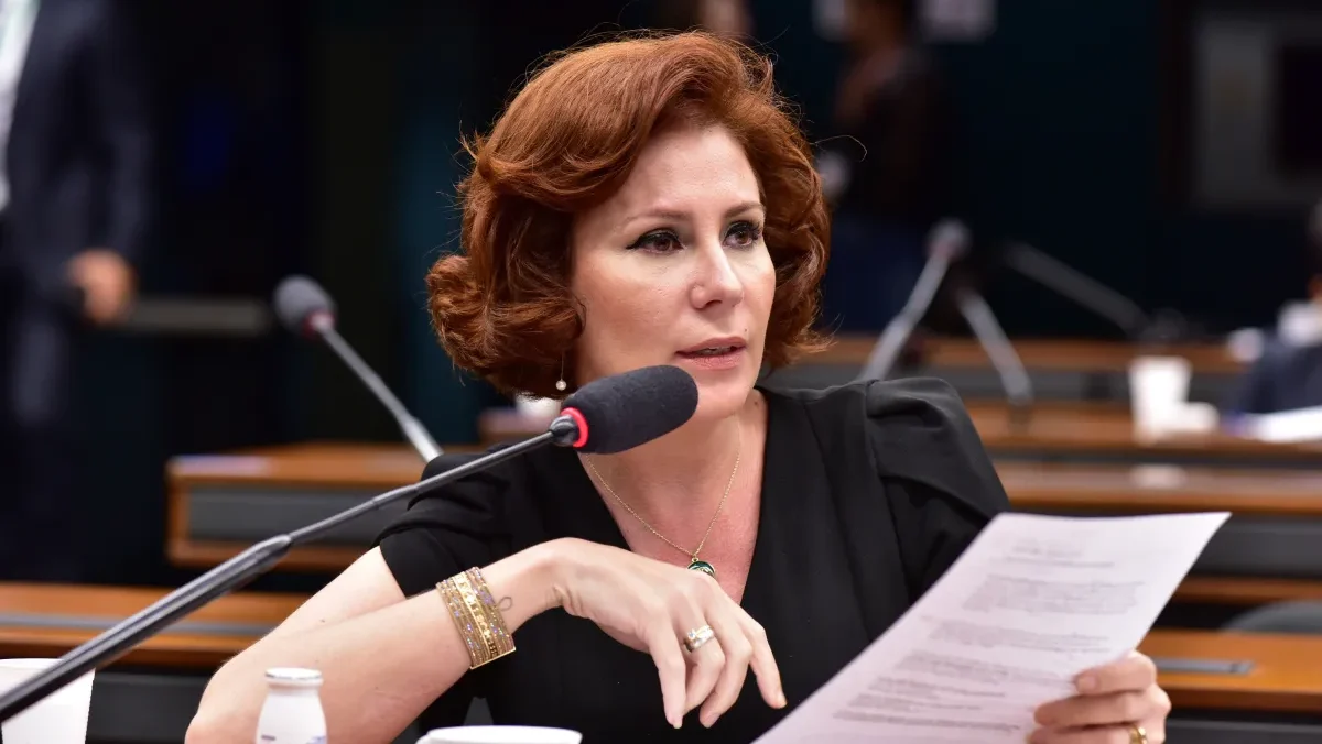 STF Declara Definitiva Condenação de Zambelli por Perseguição Armada; Deputada Aguarda Extradição na Itália