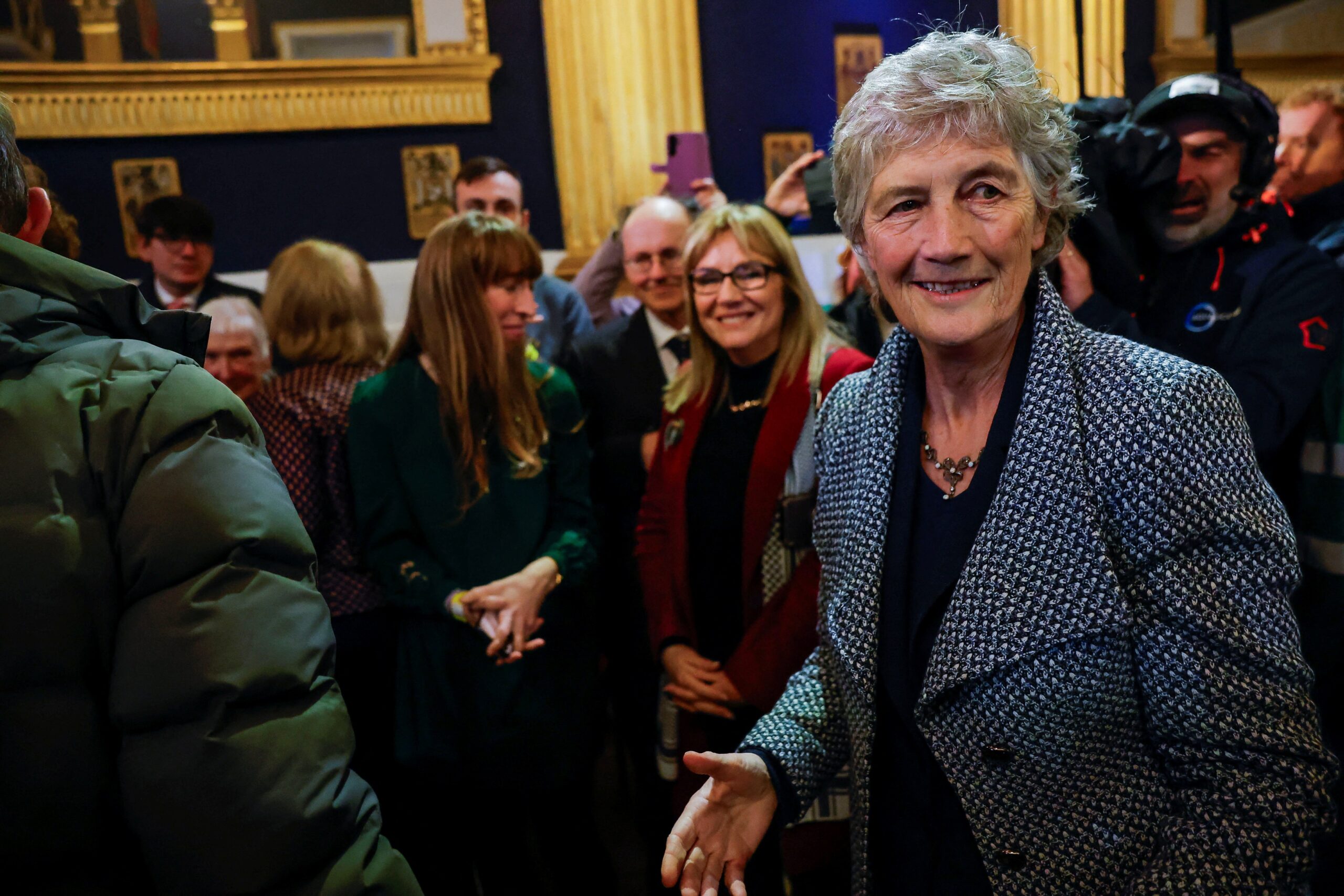 Catherine Connolly é eleita presidenta da Irlanda