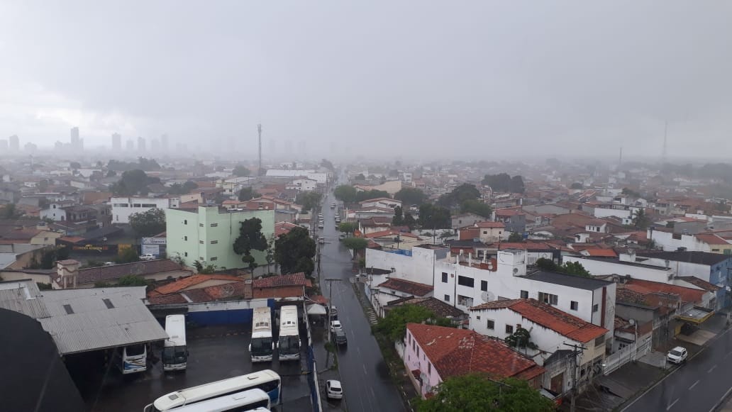 Inmet emite alerta de chuvas intensas para 263 cidades baianas