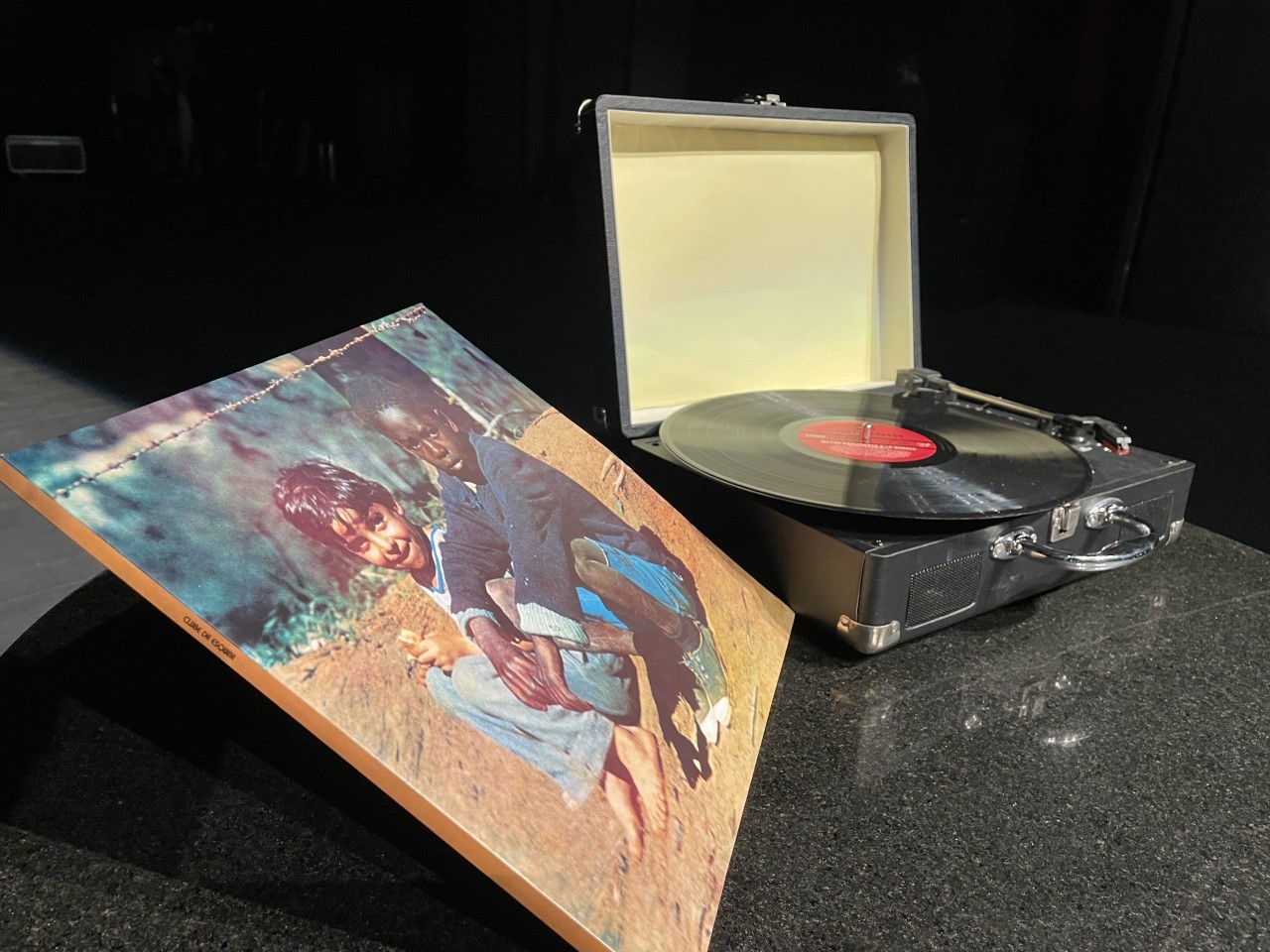 Lô Borges apresenta melhora no quadro de saúde, mas ainda não há previsão de alta