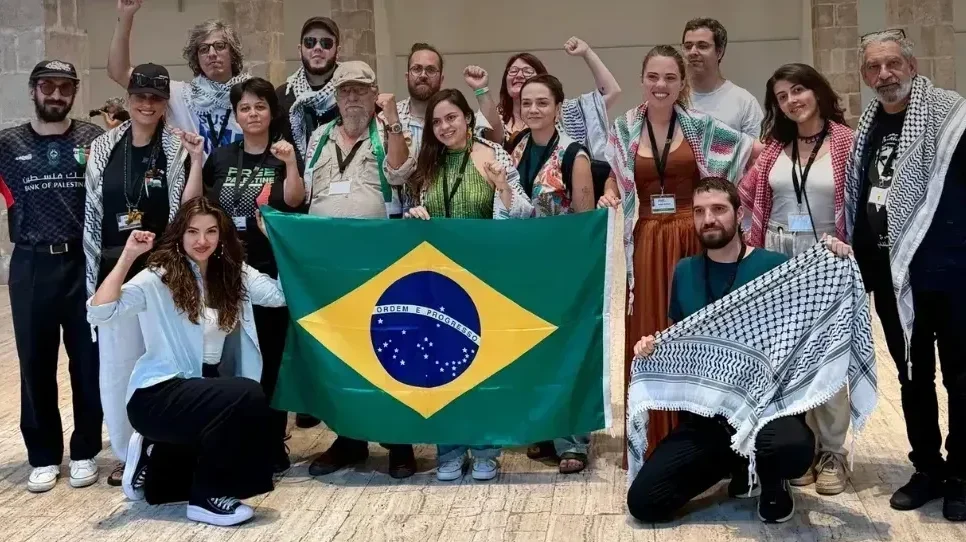 Israel Intercepta Flotilha Humanitária Rumo a Gaza: Brasileiros Estão Entre os Detidos