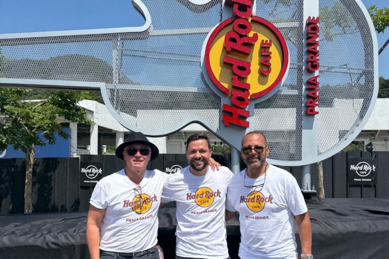 Hard Rock Cafe chega a Praia Grande com motociata liderada por Neymar
