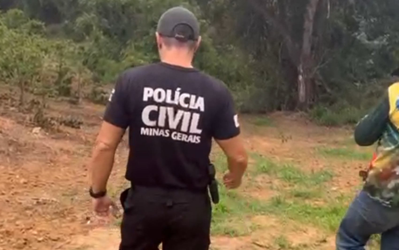 Corpo de homem encontrado enterrado em cafezal em Bom Jesus da Penha, MG