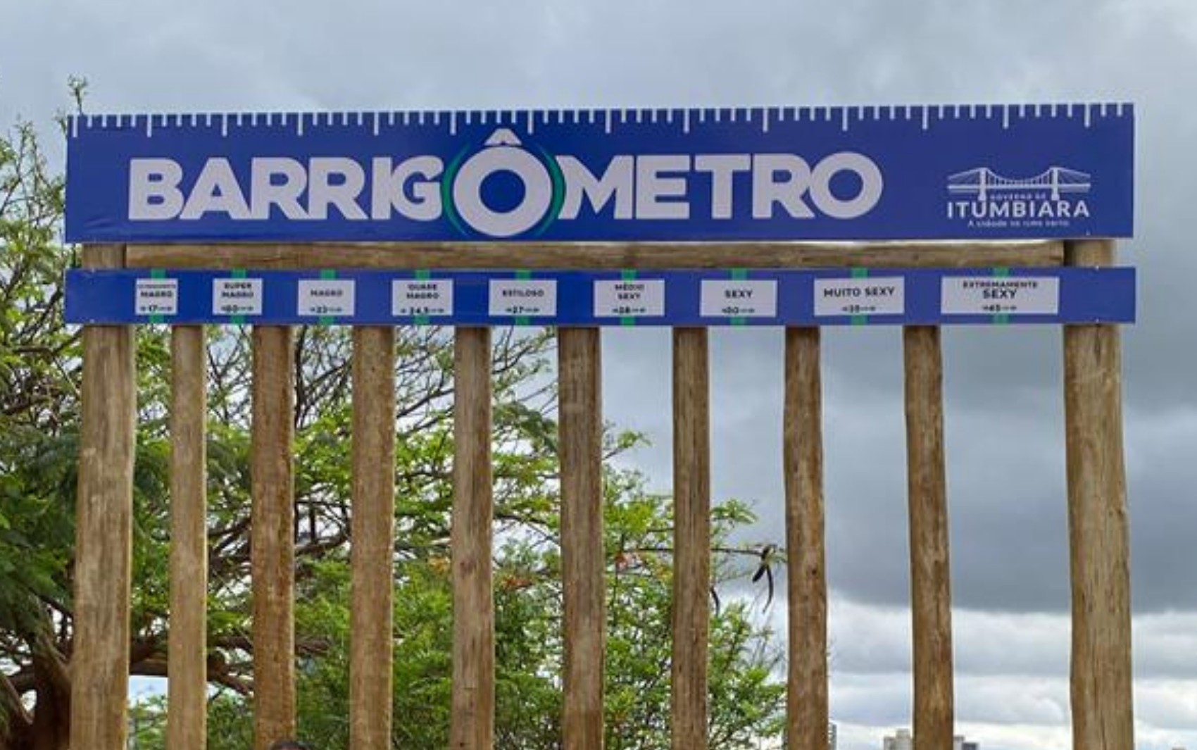 Barrigômetro inusitado vira atração em Itumbiara, Goiás