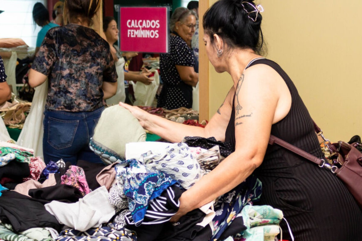 Feirão solidário da AACC oferece produtos de marca por R$ 5