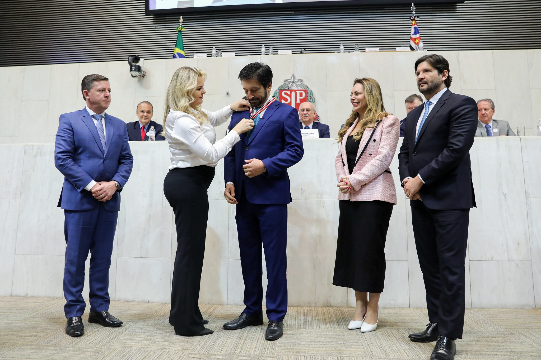 Ricardo Nunes recebe medalha de honra na Alesp