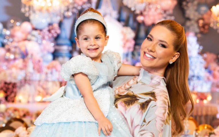 Festa de aniversário da Maria Flor tem tema de Cinderela