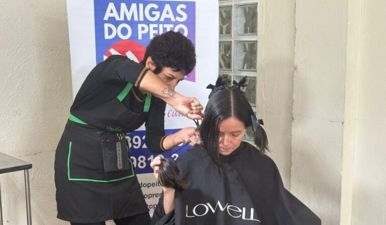 Corte solidário transforma cabelos em esperança para mulheres em tratamento