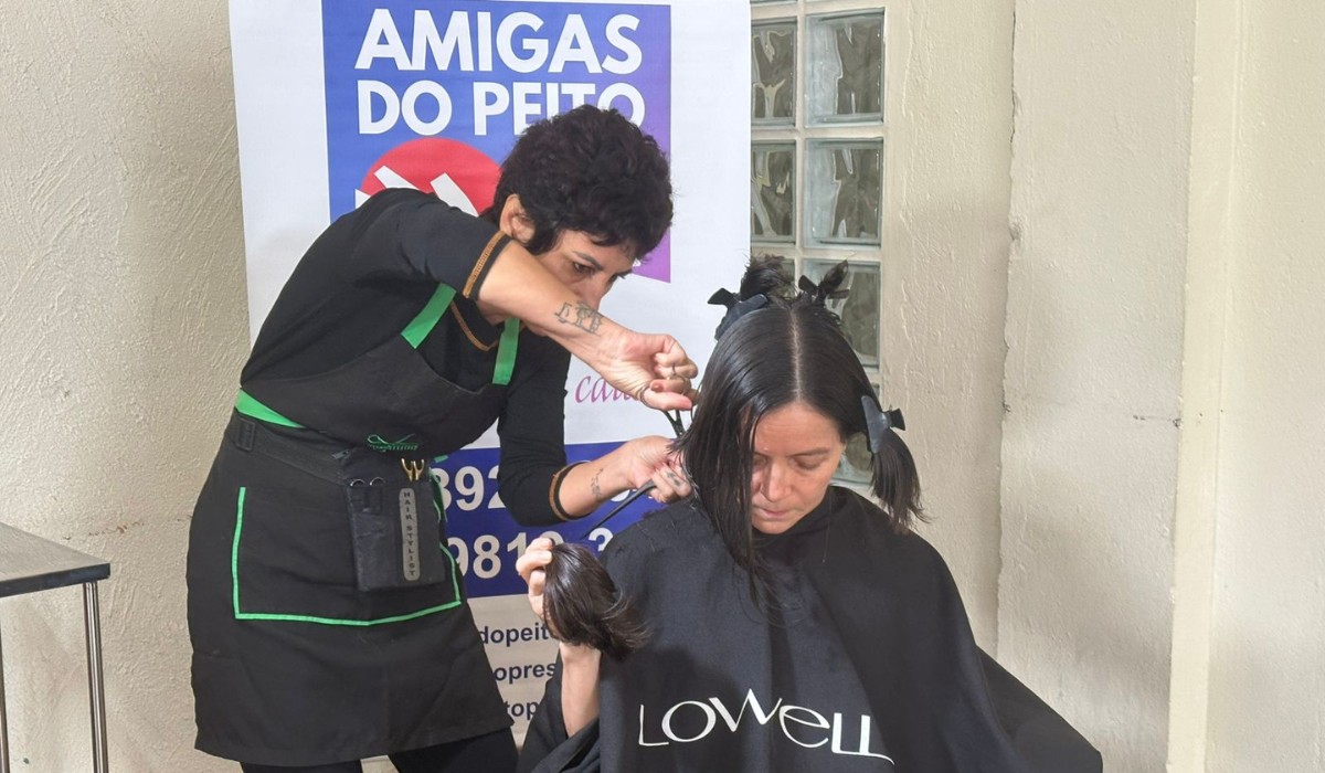 Corte solidário transforma cabelos em esperança para mulheres em tratamento
