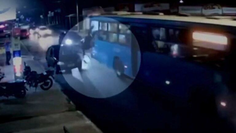 Dois passageiros caem de ônibus em movimento em Novo Gama