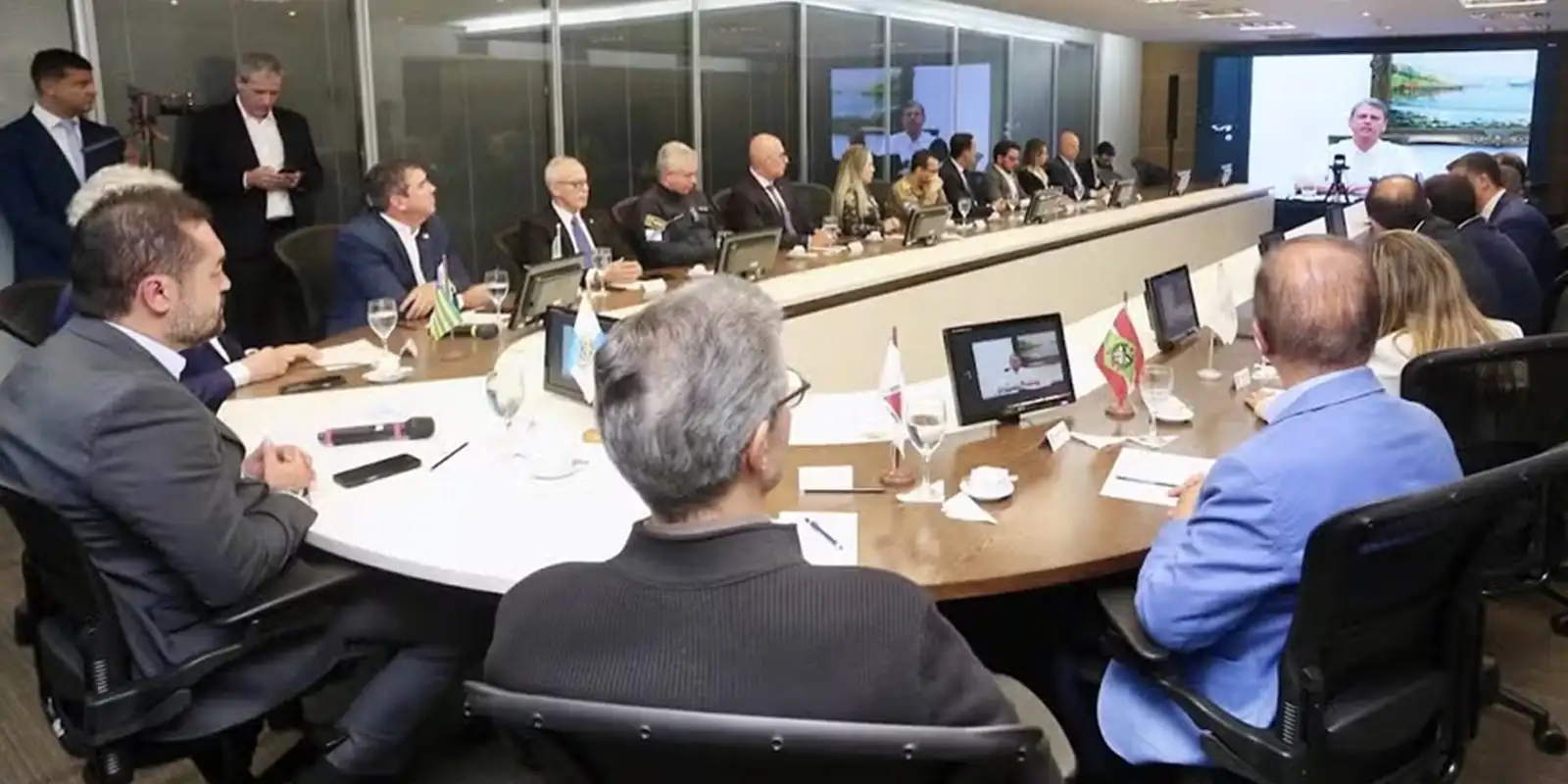 “Consórcio da Paz”: Governadores se Unem Após Operação Letal no Rio e Desafiam Proposta Federal de Segurança Pública