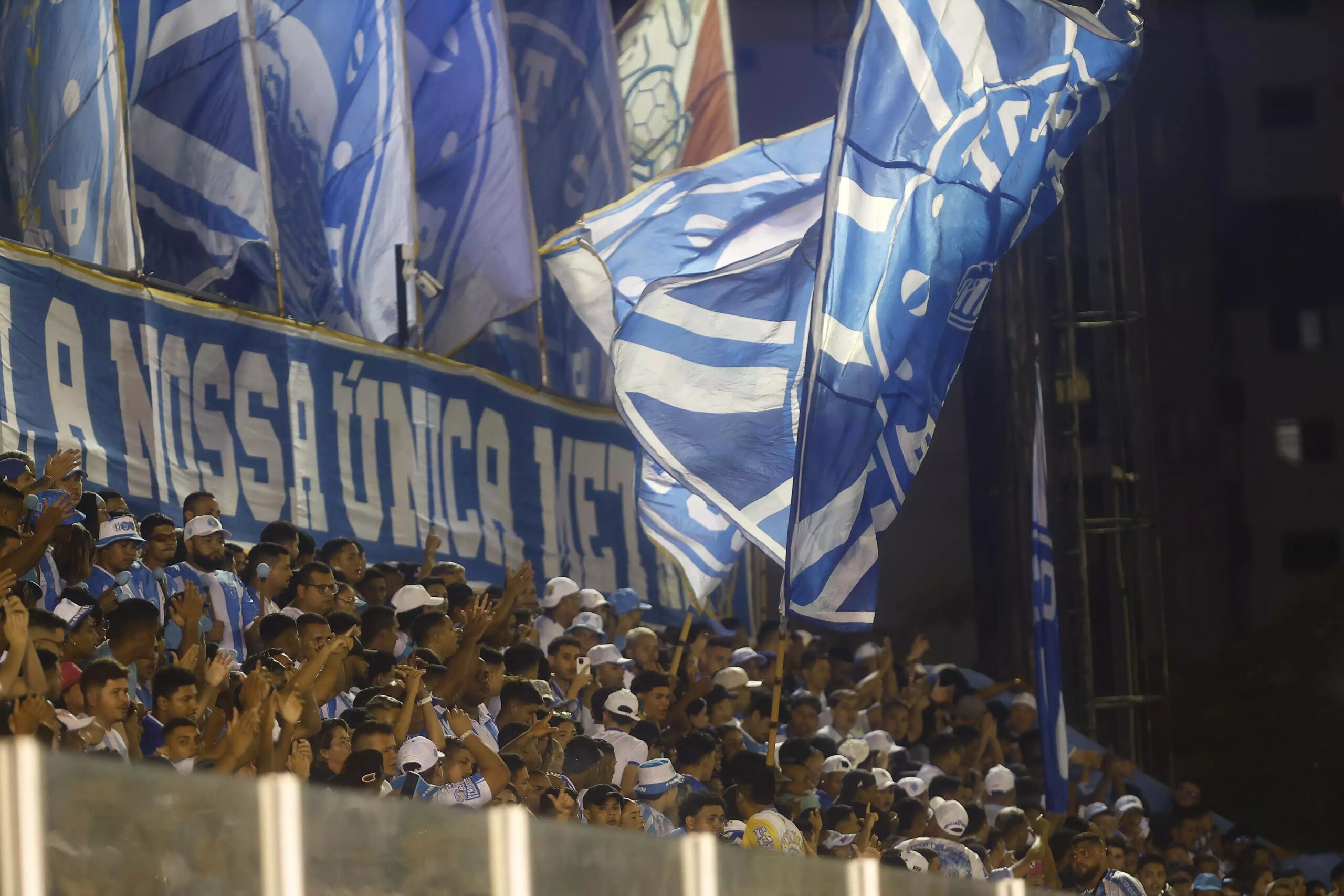 Apesar da Lanterna, Paixão Bicolor Pulsa Forte: Quase 14 Mil Enchem a Curuzu em Empate