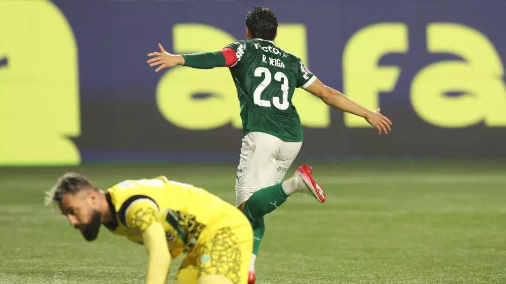 Palmeiras assume favoritismo no Brasileirão após tropeço do Flamengo; veja as chances de título