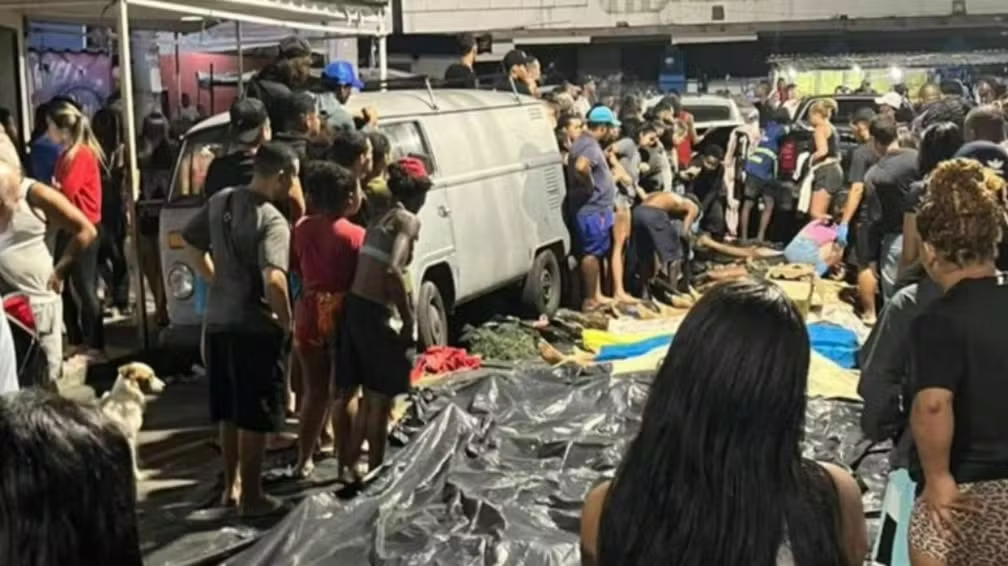 Revolta na Penha: Moradores Exibem Corpos em Praça Pública Após Operação Policial Recorde no Rio