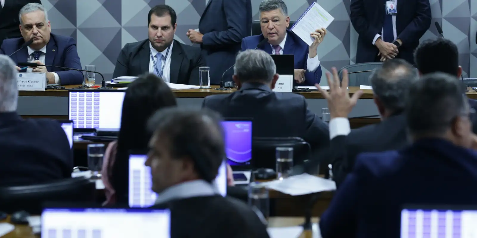 CPMI do INSS Aprova Pedido de Prisão Preventiva de Presidente da Conafer por Suspeita de Lavagem de Dinheiro