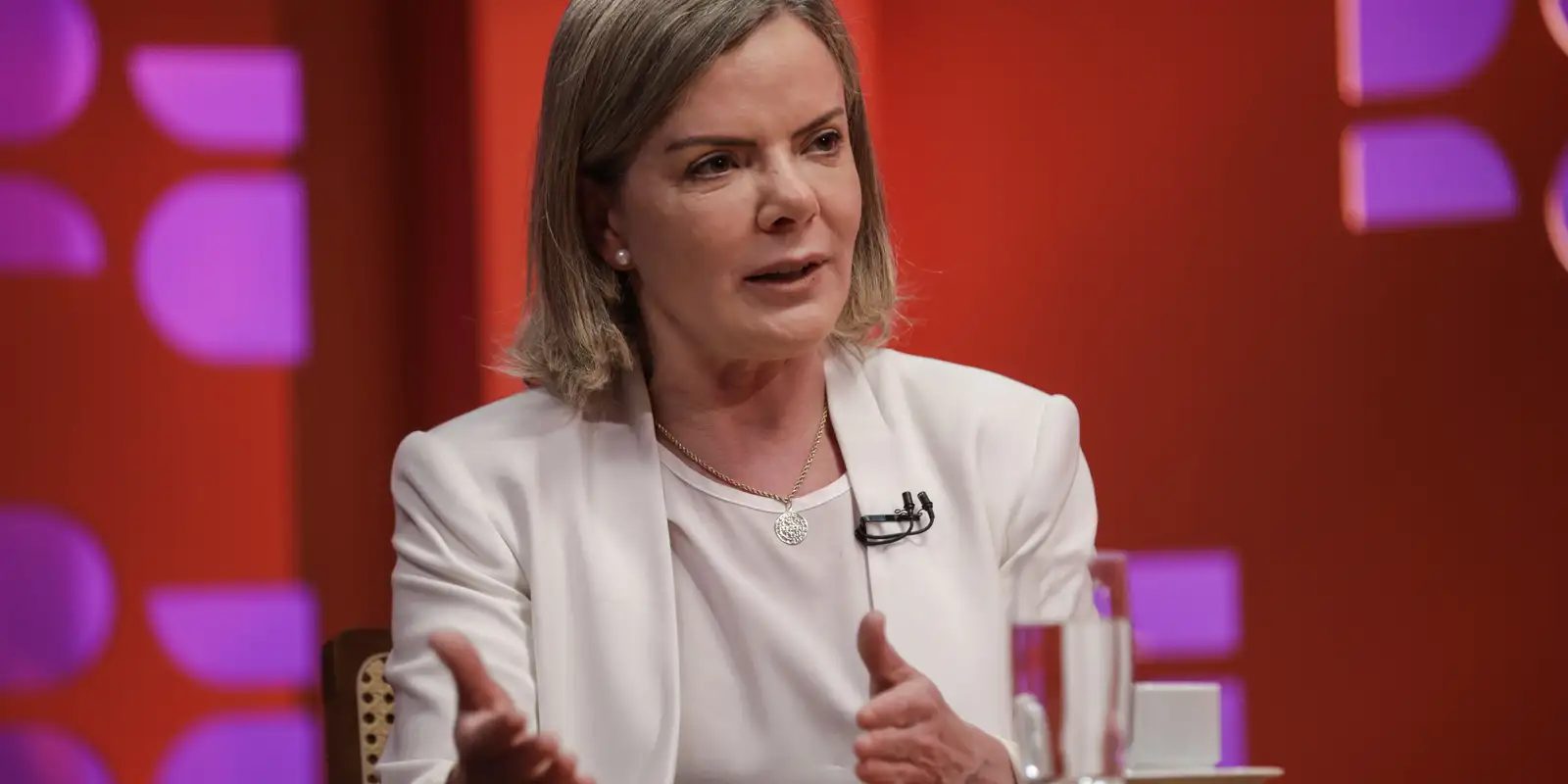 Gleisi Hoffmann Acusa Governadores de Direita de Incentivarem Intervenção Americana no Brasil