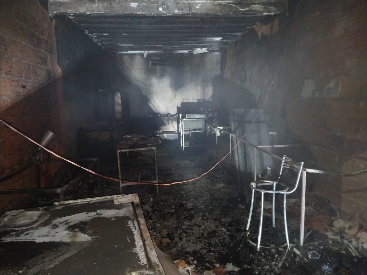 Incêndio em lanchonete em Montes Claros após rendição de funcionários