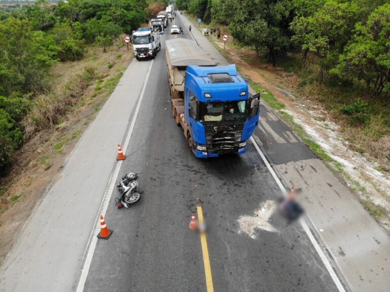 Motociclista morre em colisão com caminhão na BR-262 em MG