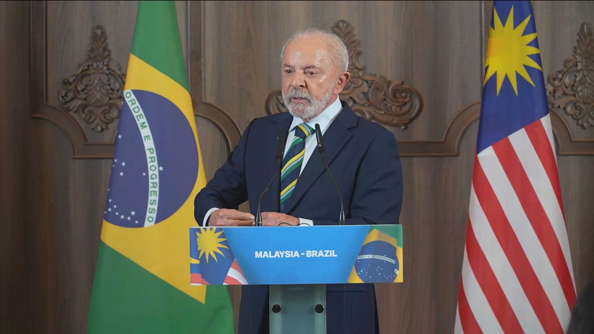 “Se depender do Trump e de mim, vai ter acordo”, diz Lula após reunião na Malásia